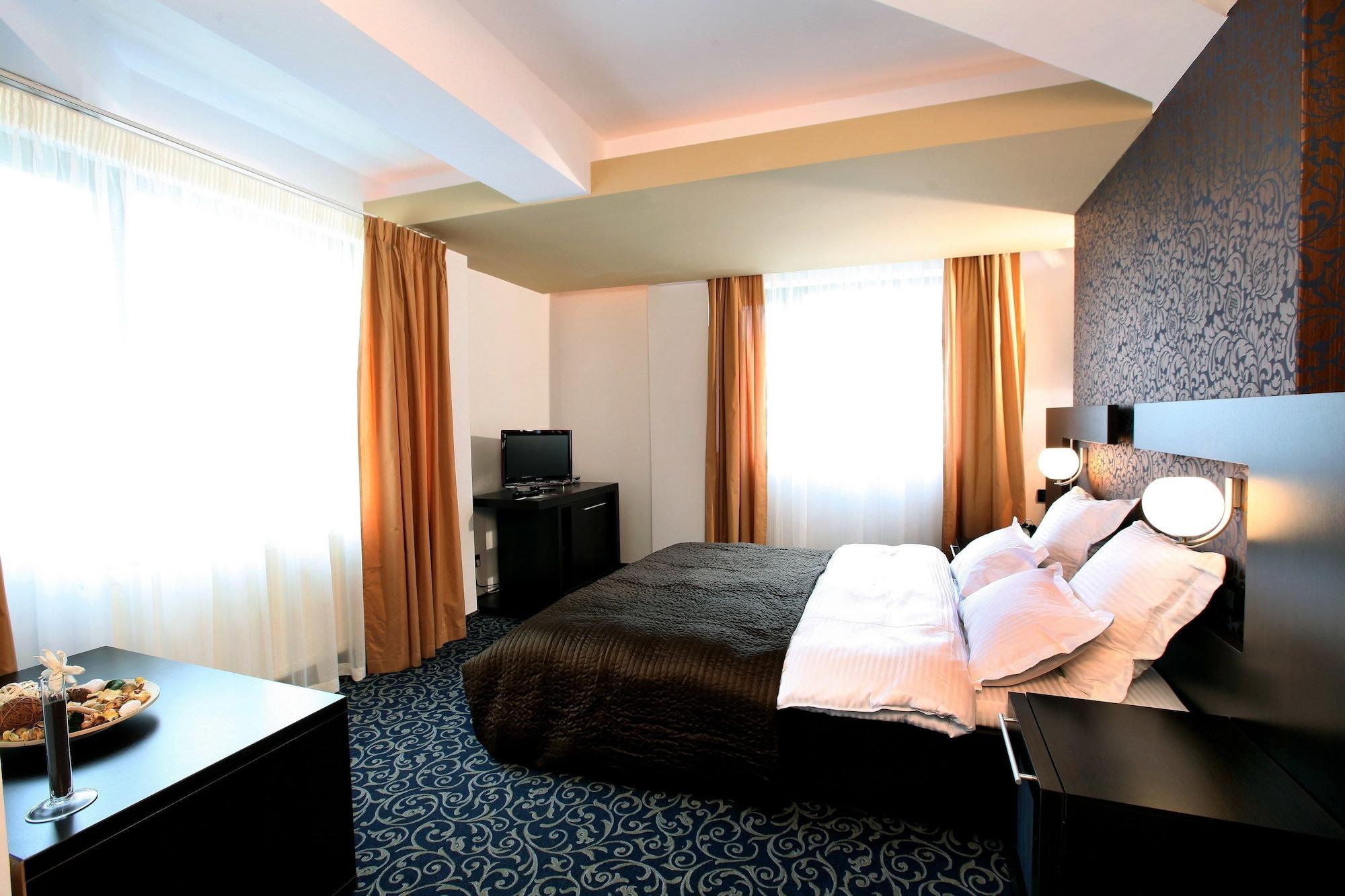Ambiance Hotel Bucarest Exterior foto